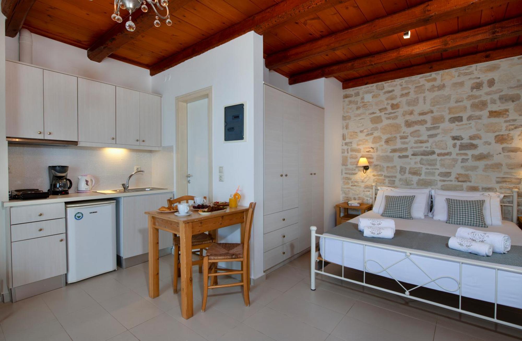 Stefanos Village Hotel Миртос Экстерьер фото