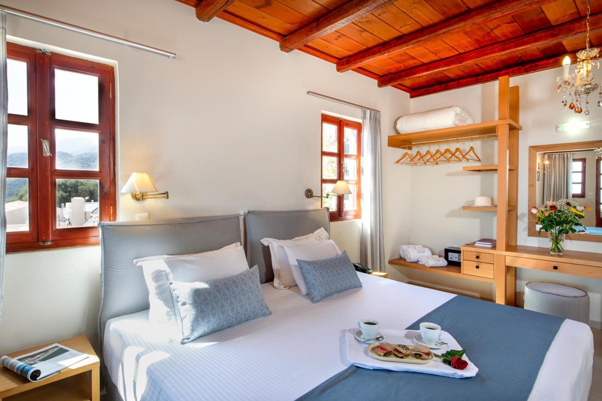 Stefanos Village Hotel Миртос Экстерьер фото
