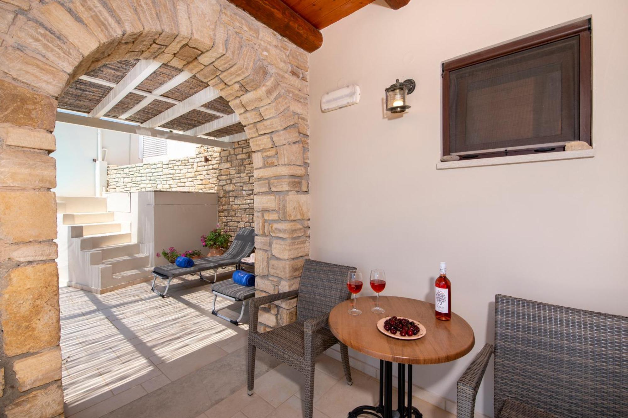 Stefanos Village Hotel Миртос Экстерьер фото