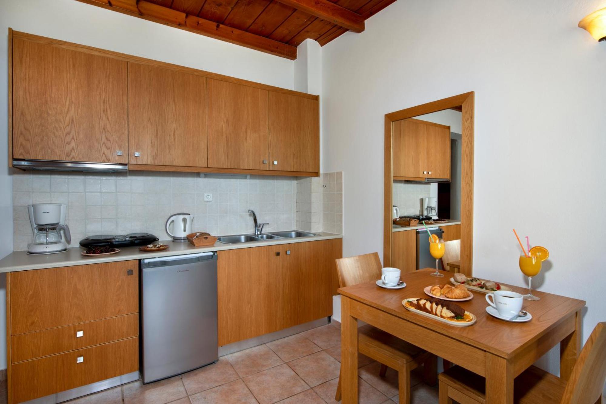Stefanos Village Hotel Миртос Экстерьер фото