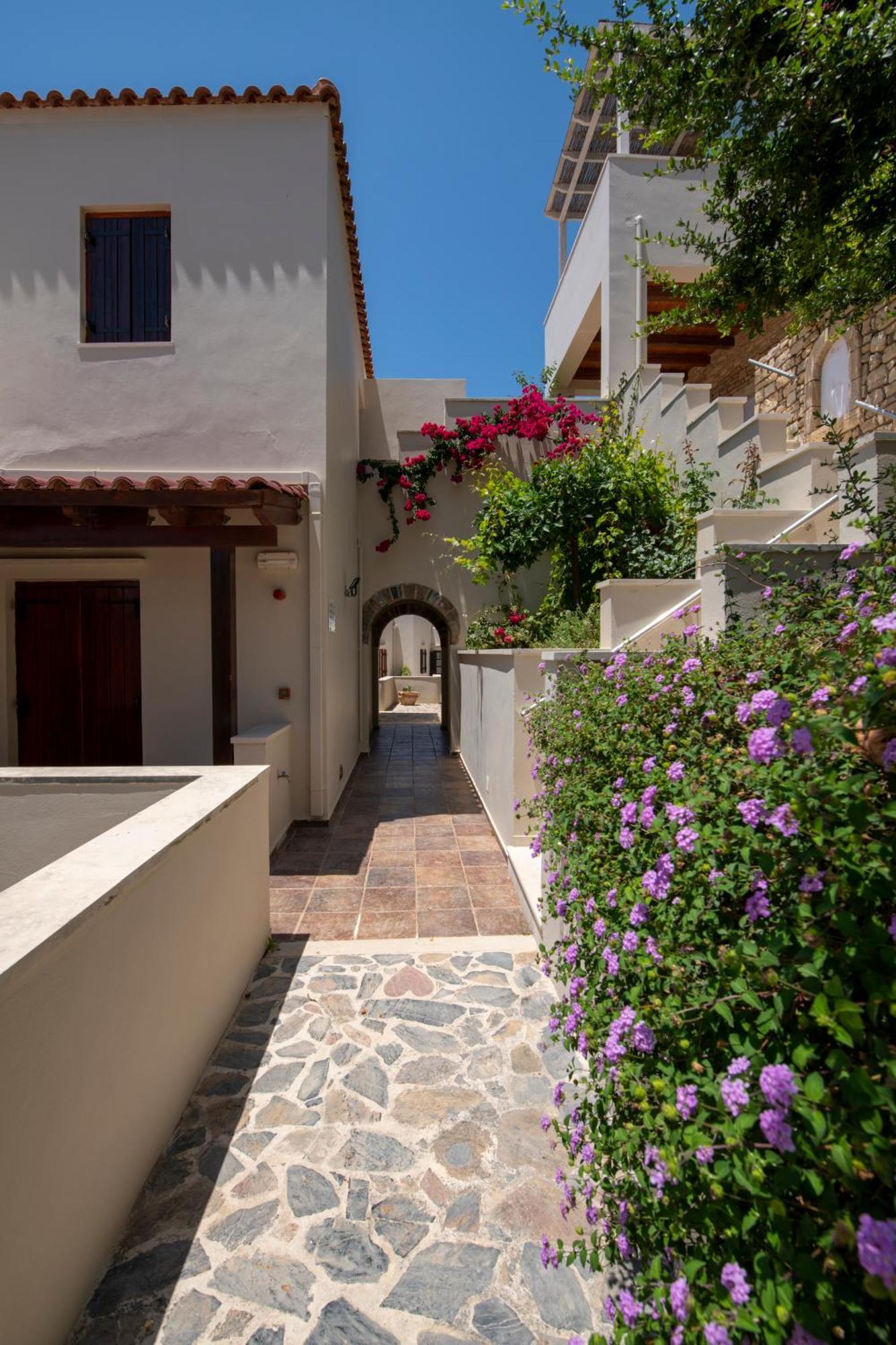 Stefanos Village Hotel Миртос Экстерьер фото